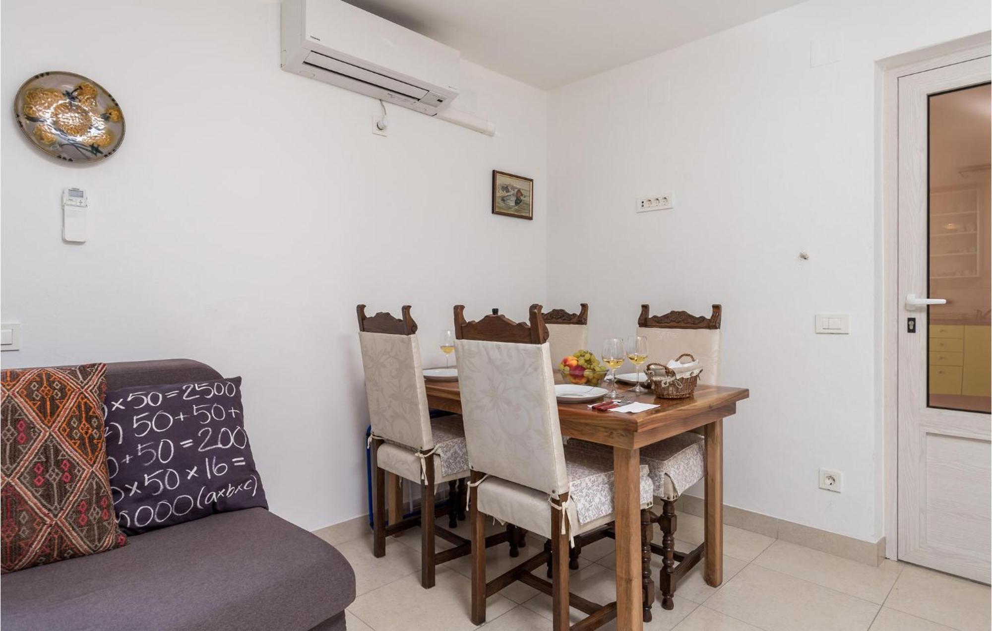 2 Bedroom Awesome Apartment In เวลิโลชิน ภายนอก รูปภาพ